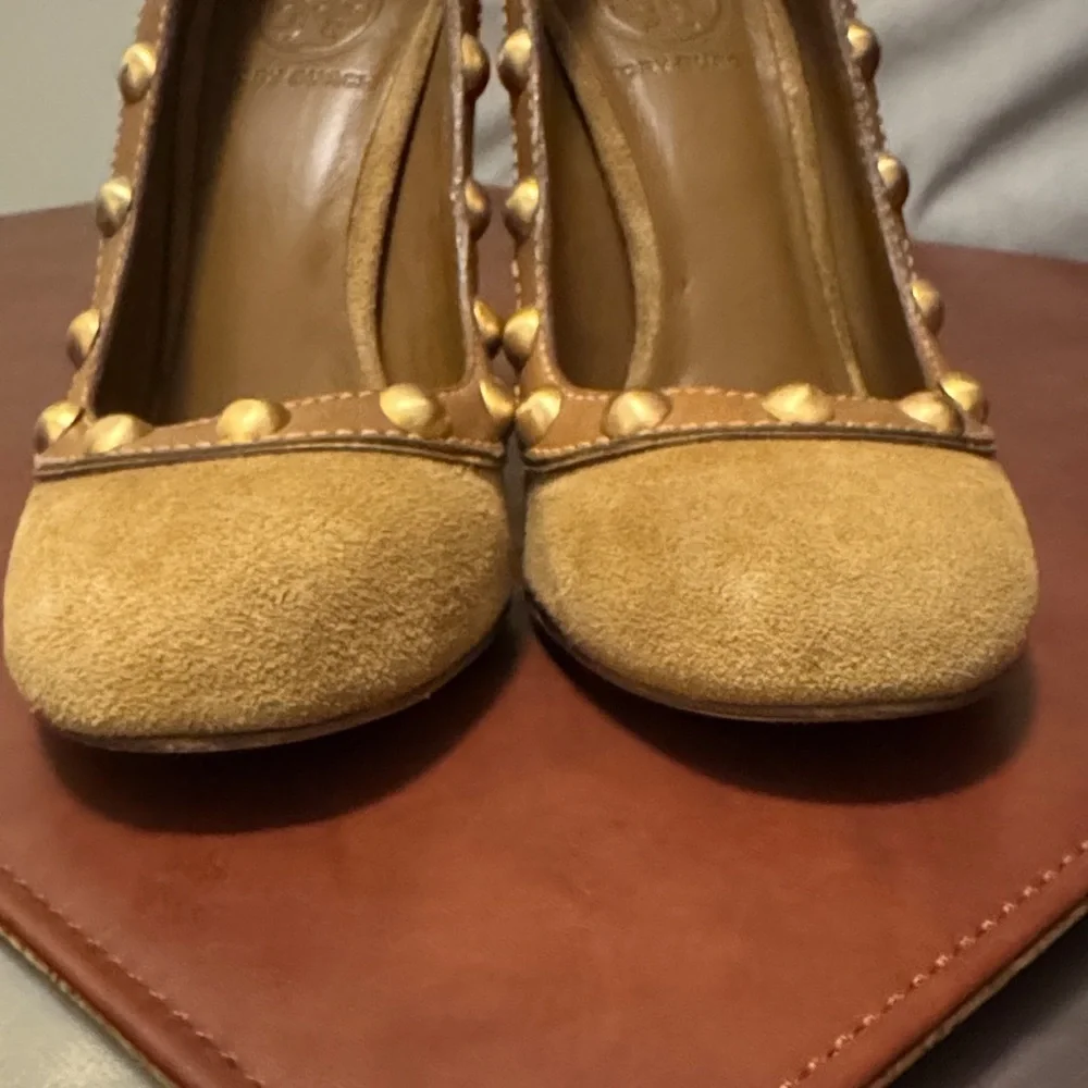 Tory Burch Tan Heels with Gold Studs, Sz 8